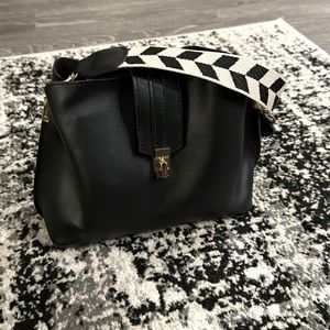 Black Ivy and Taylor purse. Barely used.